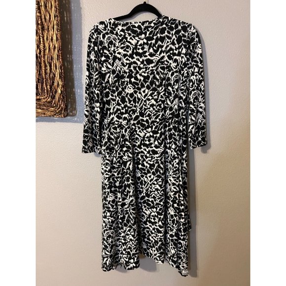 BCBGMaxAzria Dress M Medium Wrap Stretch Career Church Black Ivory Washable - Picture 10 of 13